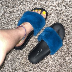 Black slippers with blue fluff